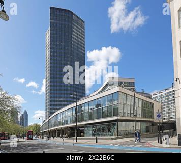 Millbank Tower, der berühmte 119 m hohe Büroturm am Nordufer der Themse, London. Erbaut 1963 als Vickers House. Stockfoto