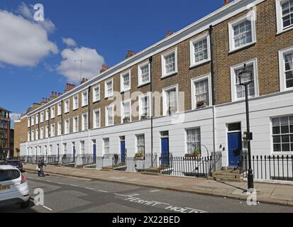 Elegante Reihenhäuser im Regency-Stil am Ponsonby Place im Londoner Stadtteil Pimlico. Ein wohlhabendes Gebiet zwischen Westminster und Chelsea. Stockfoto