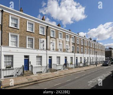 Elegante Reihenhäuser im Regency-Stil am Ponsonby Place im Londoner Stadtteil Pimlico. Ein wohlhabendes Gebiet zwischen Westminster und Chelsea. Stockfoto