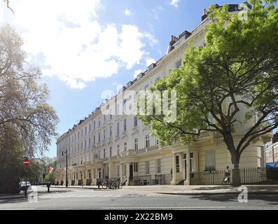 Elegante Häuser im Regency-Stil am St Georges Square im Londoner Stadtteil Pimlico. Ein wohlhabendes Gebiet zwischen Westminster und Chelsea. Stockfoto