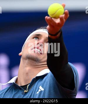 München, Deutschland. April 2024. Tennis: ATP Tour - München, Singles, Männer, Viertelfinale. Zverev (Deutschland) - Garin (Chile). Alexander Zverev in Aktion. Quelle: Sven Hoppe/dpa/Alamy Live News Stockfoto