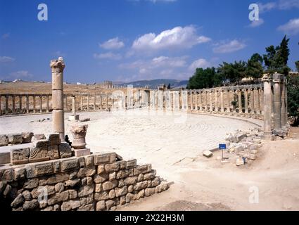 Oval Plaza in Jerash in der Nähe des Zeus-Tempels in Jordanien. Ohne Menschen. Stockfoto