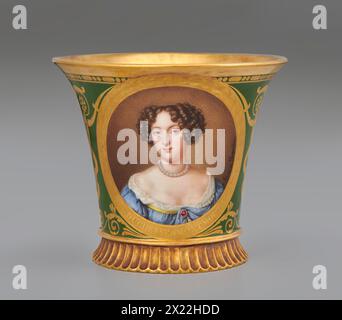 Tasse (Tasse Jasmin &#xc0; Rattenkannel&#xe9;, Größe 1) mit Porträt von Anna Scott, Herzogin von Monmouth (1651-1732), 1811. Stockfoto