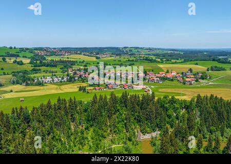 Sonniger Frühsommer am Allgäuer Alpenrand rund um den Grüntensee Ausblick auf das Allgäu am Grüntensee-Damm bei Oy-Mittelberg i Oy-Mittelberg Grüntens Stockfoto