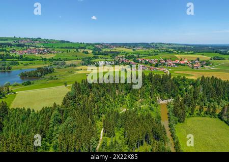 Sonniger Frühsommer am Allgäuer Alpenrand rund um den Grüntensee Ausblick auf das Allgäu am Grüntensee-Damm bei Oy-Mittelberg i Oy-Mittelberg Grüntens Stockfoto