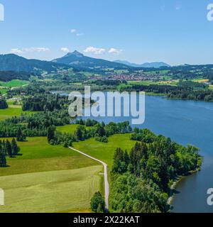 Sonniger Frühsommer am Allgäuer Alpenrand rund um den Grüntensee Ausblick auf das Allgäu am Grüntensee-Damm bei Oy-Mittelberg i Oy-Mittelberg Grüntens Stockfoto