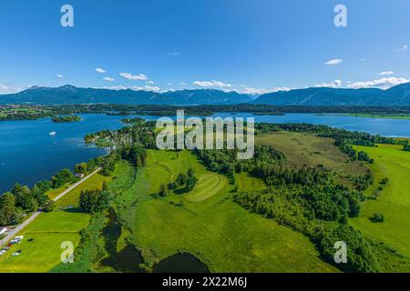 Ausblick auf den Staffelsee in Oberbayern südlich der Gemeinde Uffing die Region Uffing am Staffelsee an einem herrlichen Sommertag von Uffing am Staffelsee Stockfoto