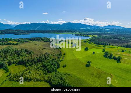 Ausblick auf den Staffelsee in Oberbayern südlich der Gemeinde Uffing die Region Uffing am Staffelsee an einem herrlichen Sommertag von Uffing am Staffelsee Stockfoto