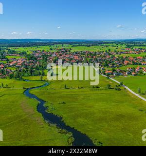 Ausblick auf den Staffelsee in Oberbayern südlich der Gemeinde Uffing die Region Uffing am Staffelsee an einem herrlichen Sommertag von Uffing am Staffelsee Stockfoto