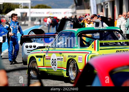 Le Castellet, Frankreich. April 2024. © PHOTOPQR/NICE MATIN/Frank Muller ; le castellet ; 19/04/2024 ; Circuit paul ricard GP Prix de France Historique au Castellet du 19 au 21 avril 2024 - historischer großer Preis von Frankreich 19.-20.-21. April 2024 | Circuit Paul Ricard Credit: MAXPPP/Alamy Live News Stockfoto