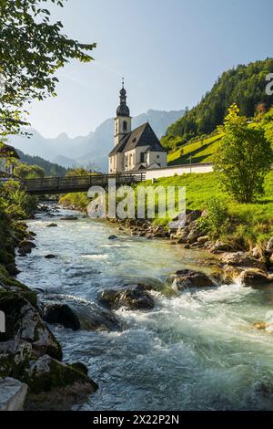 Kirche in Ramsau bei Berchtesgaden, Ramsauer Ache, Berchtesgadener Land, Bayern, Deutschland Stockfoto