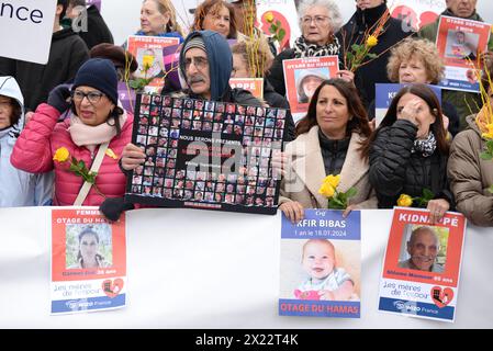 Comme tous les vendredis midi, une centaine de personnes dont des élus sont venus demander la libération des otages détenus par le hamas Stockfoto