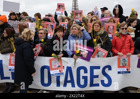 Comme tous les vendredis midi, une centaine de personnes dont des élus sont venus demander la libération des otages détenus par le hamas Stockfoto