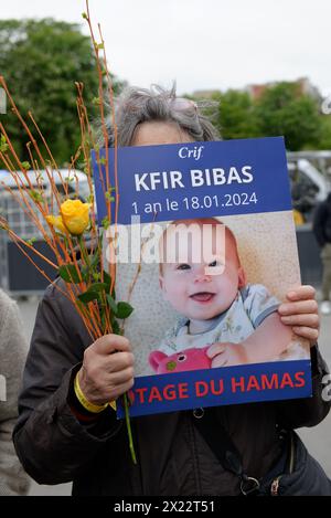 Comme tous les vendredis midi, une centaine de personnes dont des élus sont venus demander la libération des otages détenus par le hamas Stockfoto