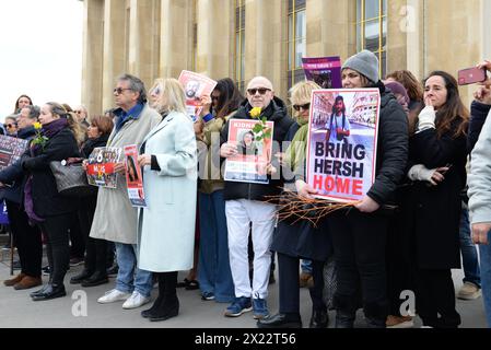 Comme tous les vendredis midi, une centaine de personnes dont des élus sont venus demander la libération des otages détenus par le hamas Stockfoto