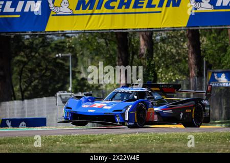 Imola, Italien. April 2024. 02 BAMBER Earl (nzl), LYNN Alex (gbr), Cadillac Racing #02, Hypercar, Action während der 6 Stunden von Imola 2024, 2. Runde der FIA-Weltmeisterschaft 2024, vom 18. Bis 21. April 2024 auf dem Autodromo Internazionale Enzo e Dino Ferrari in Imola, Katar - Foto Frédéric Le Floc'h / DPPI Stockfoto