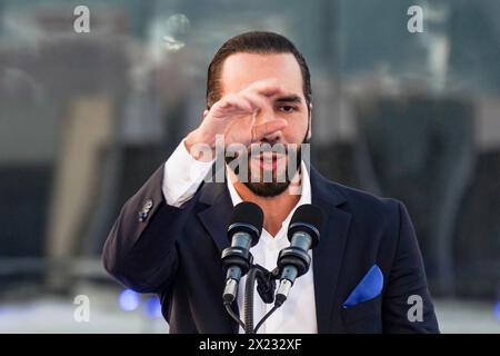 Präsident Nayib Bukele spricht während der Eröffnung des Büros in El Salvador von Google. Stockfoto