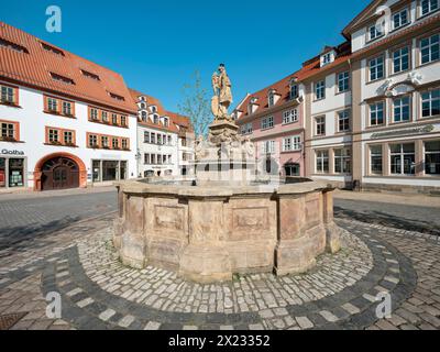 Der Hauptmarkt in der historischen Altstadt mit dem Schellenbrunn, Gotha, Thüringen, Deutschland Stockfoto