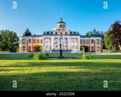 Schloss Belvedere mit Brunnen, klassisches Weimarer UNESCO-Weltkulturerbe, Weimar, Thüringen, Deutschland Stockfoto