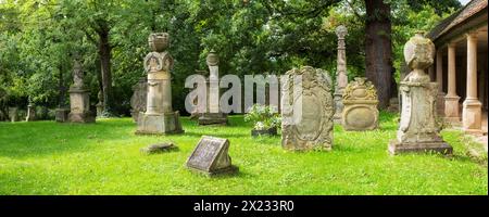 Alter historischer Friedhof, Grabsteine auf dem Camposanto, Buttstaedt, Thüringen, Deutschland Stockfoto