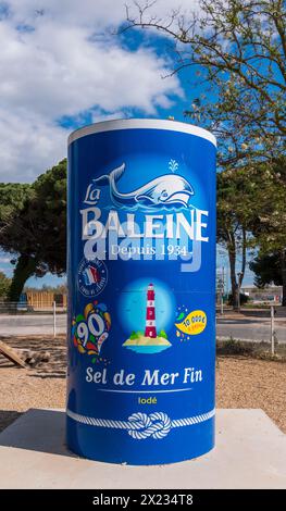 Aigues-Mortes, Frankreich - 04 16 2024 : die Handelsmarke „La Baleine“, Salz der Compagnie des salins du Midi, Aigues-Mortes, Gard, Frankreich Stockfoto