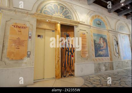 Gemälde an einer Wand, Le Petit Louvre, Avignon, Vaucluse, Provence-Alpes-Cote d'Azur, Südfrankreich, Frankreich Stockfoto