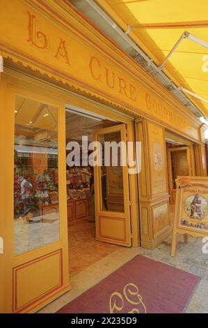 Süßwarengeschäft „La Cure Gourmande“, Aigues-Mortes, Camargue, Gard, Languedoc-Roussillon, Südfrankreich, Frankreich Stockfoto