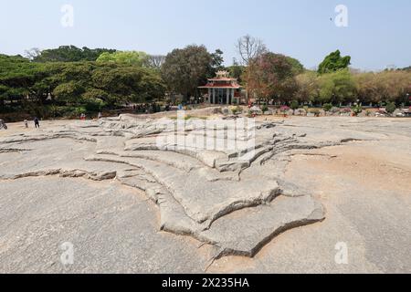 Japanisches Tor im Botanischen Garten Lalbagh, Bengaluru, Karnataka, Indien. Stockfoto