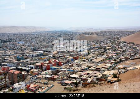 Chile; Nord-Chile; Region Arica y Parinacota; an der Grenze zu Peru; Blick auf die Stadt Arica; aus dem Felsen El Morro de Arica Stockfoto