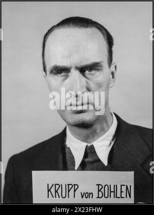 KRUPP Nürnberger Trial Porträt „Mugshot“ von Alfried Felix Alwyn Krupp von Bohlen und Halbach (13. August 1907 – 30. Juli 1967), oft als Alfried Krupp bezeichnet, war ein deutscher Industrieller, Wettbewerber bei olympischen Yachtrennen, Mitwirkender der SS und Mitglied der Familie Krupp. das ist seit Anfang des 19. Jahrhunderts in der deutschen Industrie bekannt. Er wurde nach dem Zweiten Weltkrieg wegen Verbrechen gegen die Menschlichkeit für die völkermörderische Art und Weise verurteilt, in der er seine Fabriken (unter Verwendung von Sklavenarbeit) Betrieb, und zu zwölf Jahren Gefängnis verurteilt, später zu drei Jahren. Stockfoto