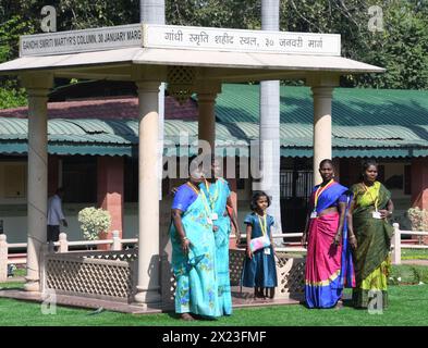 Delhi, USA. März 2024. Das Gandhi Smriti Museum ist das Museum im ehemaligen Birla House. Dort wurde Mahatma Gandhi am 30. Januar 1948 ermordet. Konkrete Schritte zeigen den Weg seines letzten Spaziergangs vom Haus zum Garten, in dem er erschossen wurde. Ein Pavillon im Garten ist über der Stelle, wo er getötet wurde. Das Museum in Delhi, Indien, ist am 10. März 2024 zu sehen. (Kreditbild: © Mark Hertzberg/ZUMA Press Wire) NUR REDAKTIONELLE VERWENDUNG! Nicht für kommerzielle ZWECKE! Stockfoto