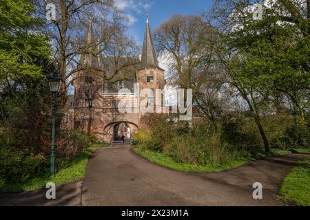 Mittelalterliches Stadttor - de Broederpoort, in der niederländischen hansestadt Kampen. Stockfoto