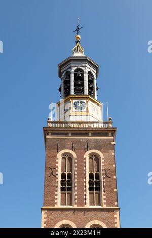 Neuer Turm mit Karillon in der Hansestadt Kampen, Overijssel, Niederlande. Stockfoto