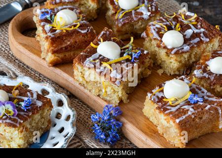 Zitronenstreuer Mandelkuchen Stockfoto