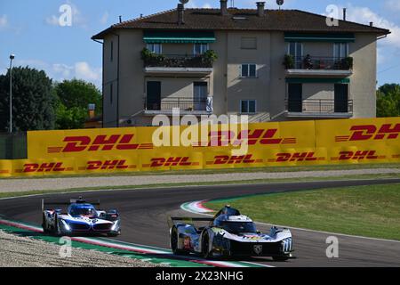 Imola, Frankreich. April 2024. © PHOTOPQR/OUEST FRANCE/Franck Dubray ; Imola ; 18/04/2024 ; Sport Automobile WEC championnat du Monde d' Endurance sur le Circuit d' Imola en Italie. PEUGEOT TOTALENERGIES n° 93 pilotée par Jean-Eric Vergne, Mikkel Jensen, Nico Müller BMW M TEAM WRT n° 20 pilotée par Sheldon van der Linde, Robin Frijns, René Rast (Foto Franck Dubray) die FIA Langstrecken-Weltmeisterschaft 2024 in Imola am 18. April 2024 *** Lokaler Bildtitel *** Credit: MAXPPP/Alamy Live News Stockfoto