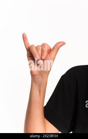 Nahaufnahme einer Hand, die den Buchstaben Y in brasilianischer Gebärdensprache für Gehörlose, Libras, herstellt. Isoliert auf weißem Hintergrund. Stockfoto