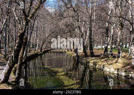Das Covão d'Ametade ist einer der schönsten Orte in der Serra da Estrela, Portugal. Das Wasser ist kristallklar. Stockfoto