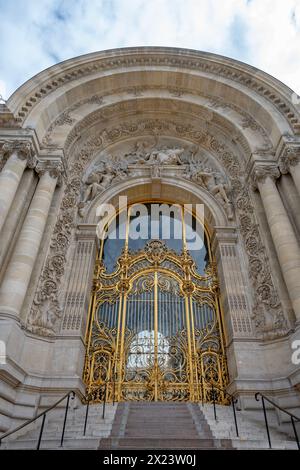 Kunstvoller Eingang zum Petit Palais, Paris, Frankreich Stockfoto