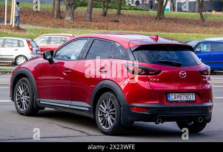 OSTRAVA, TSCHECHISCHE REPUBLIK - 19. DEZEMBER 2023: Rückansicht der kompakten Crossover Mazda CX-3 Stockfoto