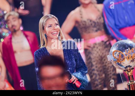 Köln, Deutschland. April 2024. Victoria Swarovski, Moderatorin, steht in der RTL-Tanzshow „Let's Dance“ im Coloneum. Quelle: Rolf Vennenbernd/dpa/Alamy Live News Stockfoto