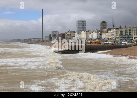 Ein heller und heller Apriltag an der Küste in Brighton, East Sussex, Großbritannien Stockfoto