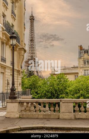 Der Eiffelturm in Paris, Wahrzeichen in der Hauptstadt Frankreichs. Stockfoto