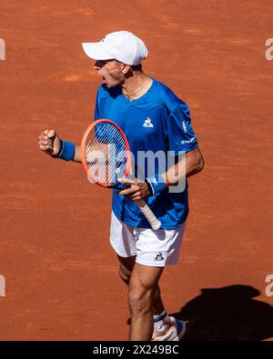 Barcelona, Barcelona, Spanien. April 2024. MATEO ARNALDI aus Italien im Viertelfinale der Barcelona Open Banc Sabadell Trofeo Conde de Godo. (Kreditbild: © Marti Segura Ramoneda/ZUMA Press Wire) NUR REDAKTIONELLE VERWENDUNG! Nicht für kommerzielle ZWECKE! Stockfoto