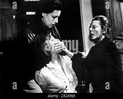 Yootha Joyce, Stephanie Powers, Tallulah Bankhead, am Set des britischen Films „Fanatic“, US-Titel: „Die! Sterben! Mein Liebling!", Columbia Pictures, 1965 Stockfoto