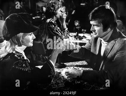 Florence Marley, Barry Coe, am Set des Films Doctor Death: Seeker of Souls, Cinerama Releasing Corporation, 1973 Stockfoto