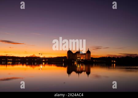 Moritzburg das Barocke Jagdschloss Moritzburg liegt auf einer Insel im Schlossteich. Moritzburg Sachsen Deutschland *** Moritzburg das barocke Jagdschloss Moritzburg liegt auf einer Insel im Schlossteich Moritzburg Sachsen Deutschland Stockfoto