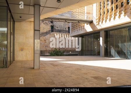 Valletta, Malta, 4. April 2024. Blick auf das Parlament von Malta und das Stadtzentrum Stockfoto