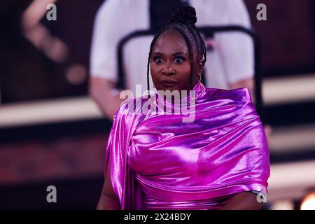 Köln, Deutschland. April 2024. Motsi Mabuse, Jurymitglied, steht in der RTL-Tanzshow „Let's Dance“ im Koloneum. Quelle: Rolf Vennenbernd/dpa/Alamy Live News Stockfoto