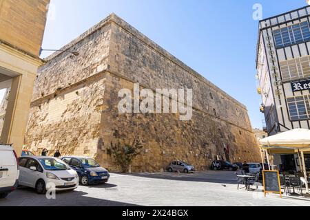 Valletta, Malta, 03. April 2024 Gebäude Sitz der Botschaft des souveränen militärischen Hospitalerordens St. Johannes von Jerusalem von Rodhes und von Mal Stockfoto