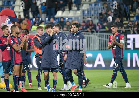 Cagliari, Italien. April 2024. Cagliaris Teamenttäuschung am Ende des Fußballspiels der Serie A zwischen Cagliari Calcio und Juventus beim Unipol Domus in Cagliari, Sardinien - Freitag, 19. April 2024. Sport - Fußball (Foto: Gianluca Zuddas/Lapresse) Credit: LaPresse/Alamy Live News Stockfoto